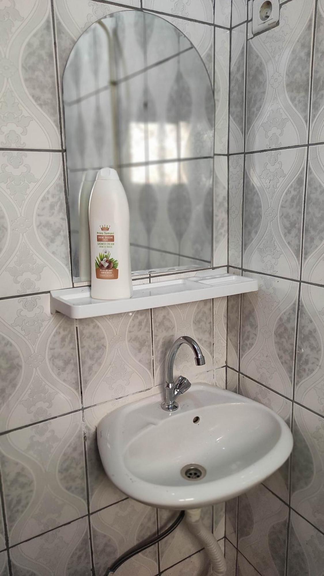 Hotel Coubadorf Дуала Экстерьер фото
